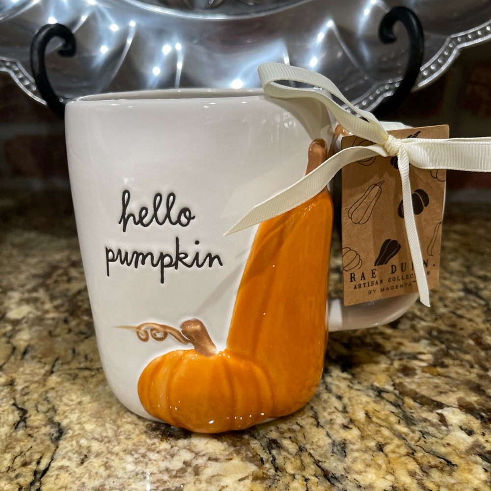 Rae Dunn HELLO PUMPKIN 3d pumpkins 19.5 ounce coffee mug - Brand new